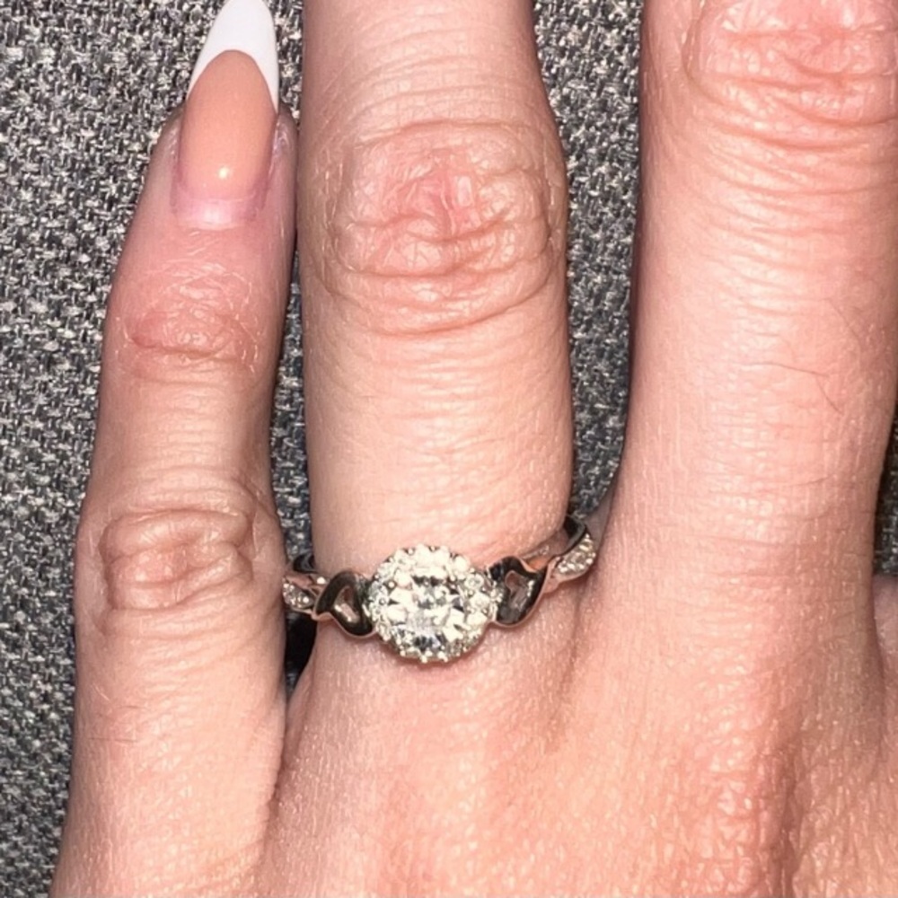 Stunning 10K Genuine Natural Diamond Ring